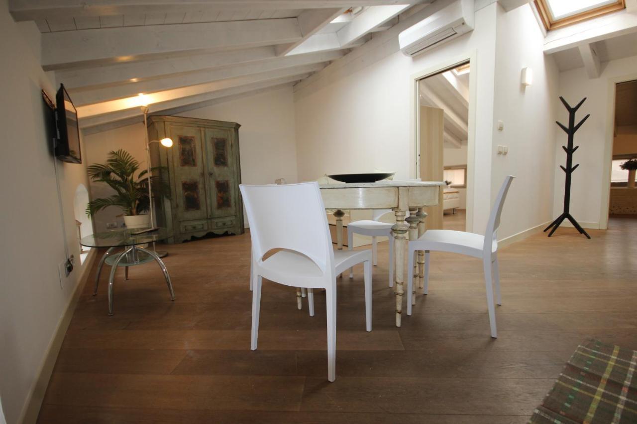 Mansarda Di Alice Apartment Desenzano del Garda Exterior photo